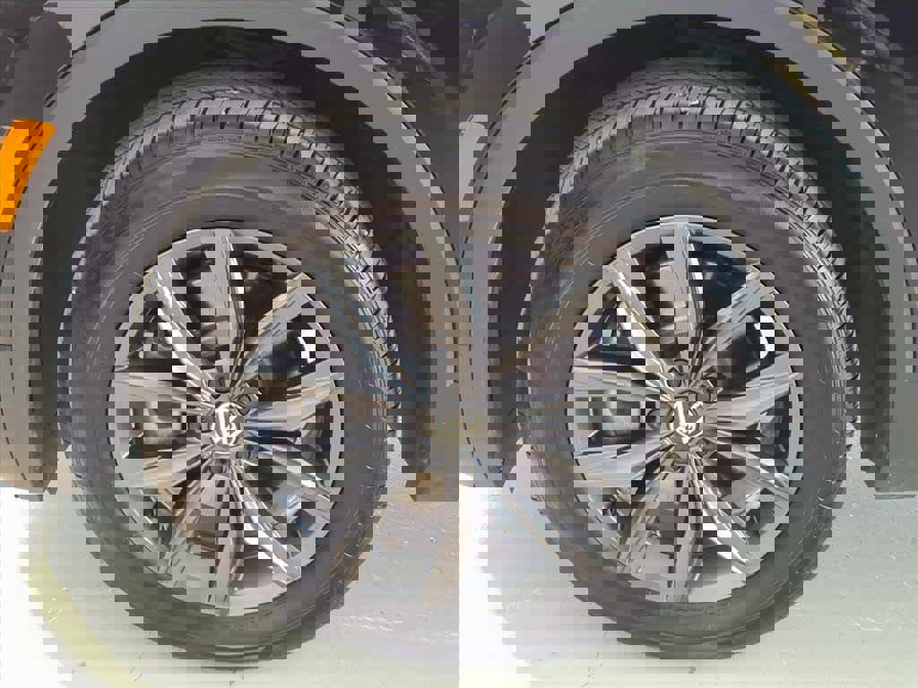 Certified 2023 Volkswagen Tiguan SE image 8