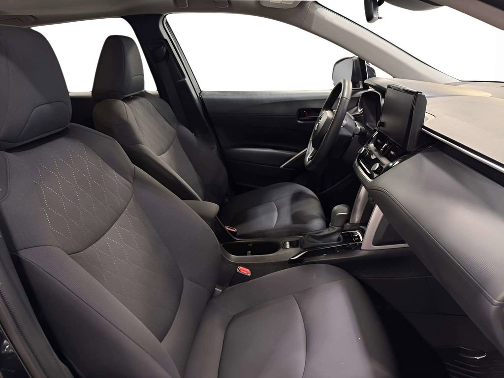 Used 2025 Toyota Corolla Cross LE AWD/4WD image 10