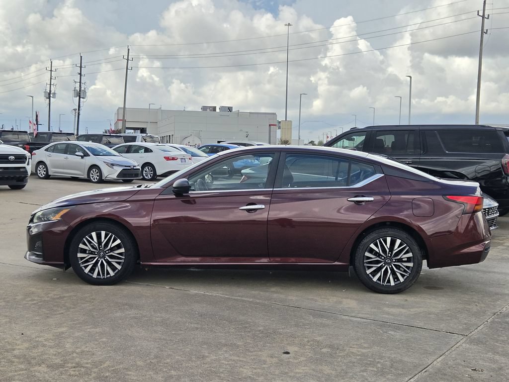 Used 2025 Nissan Altima 2.5 SV FWD image 6