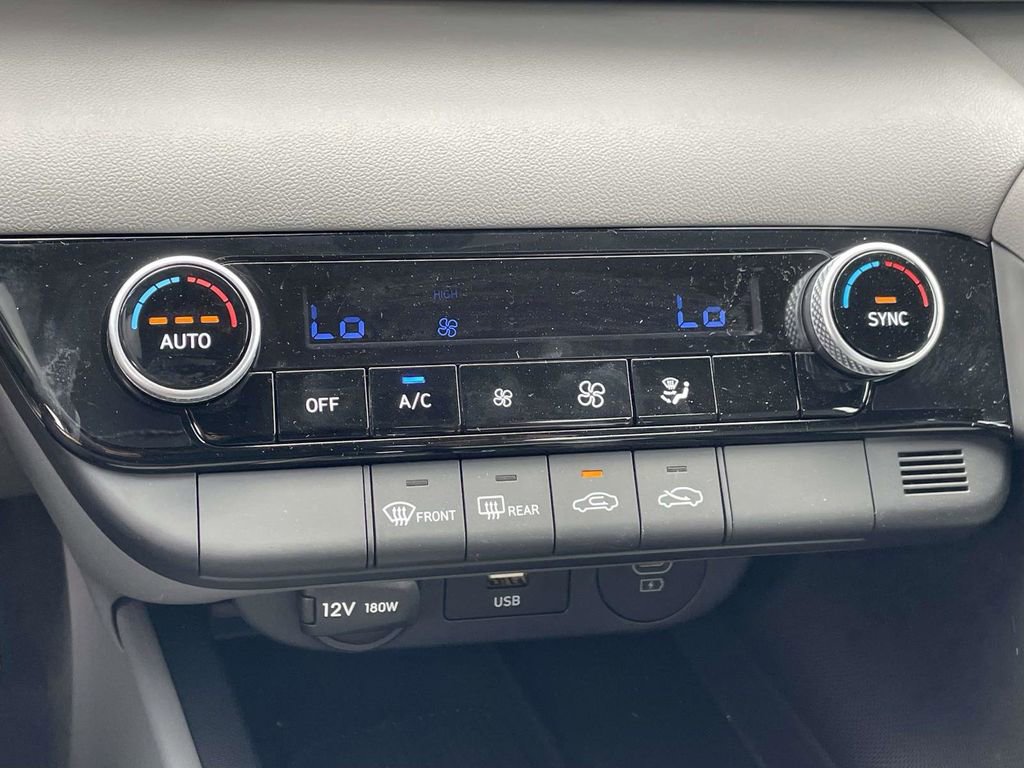 Used 2025 Hyundai Elantra Sport FWD image 17