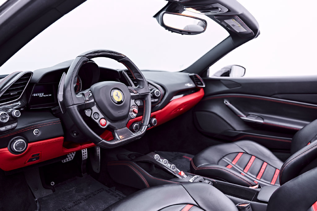 Used 2018 Ferrari 488 Spider RWD image 2