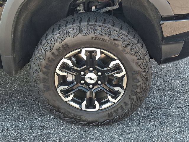 Used 2025 Chevrolet Silverado 1500 ZR2 w/ Technology Package AWD/4WD image 4