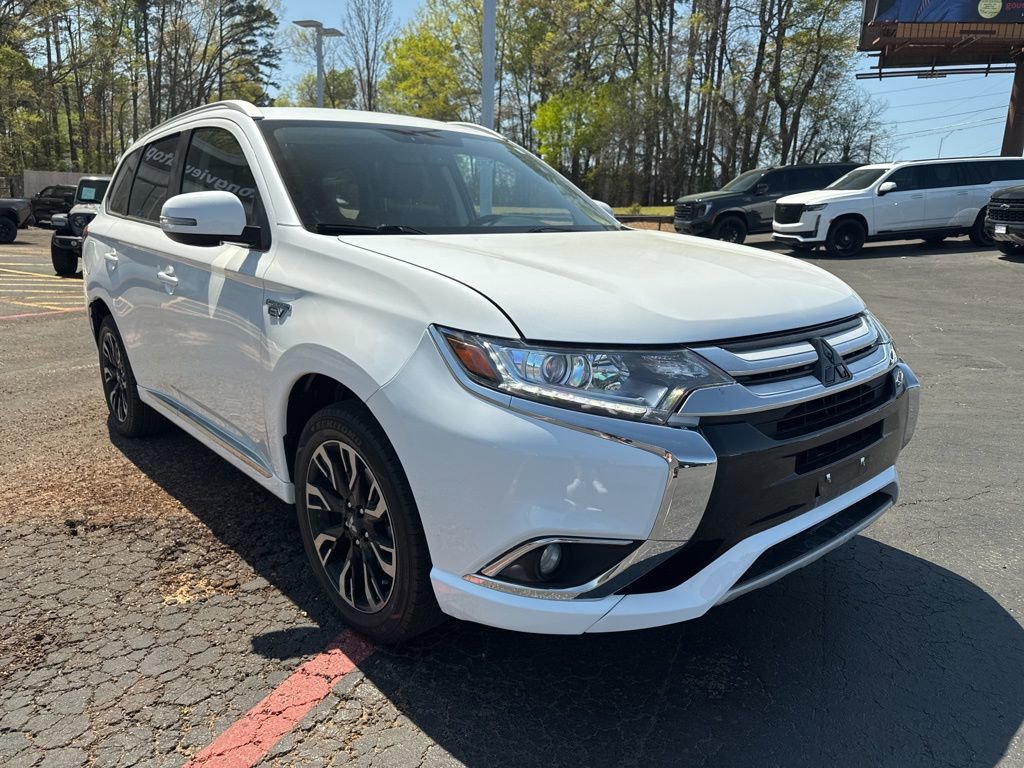 Used 2018 Mitsubishi Outlander 4WD Plug-In Hybrid image 4