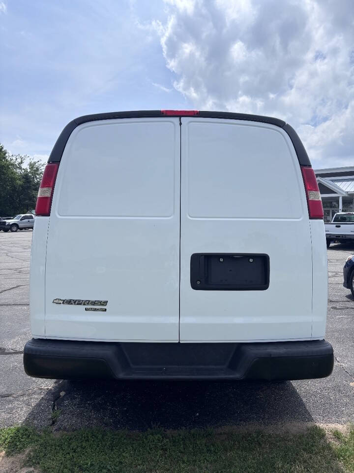 Used 2013 Chevrolet Express 1500 RWD image 9
