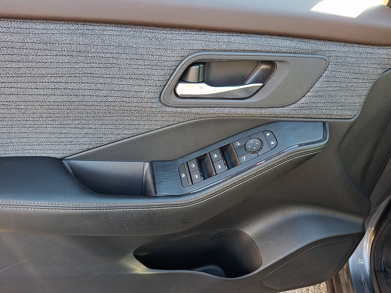 Used 2023 Nissan Rogue SV AWD/4WD image 14