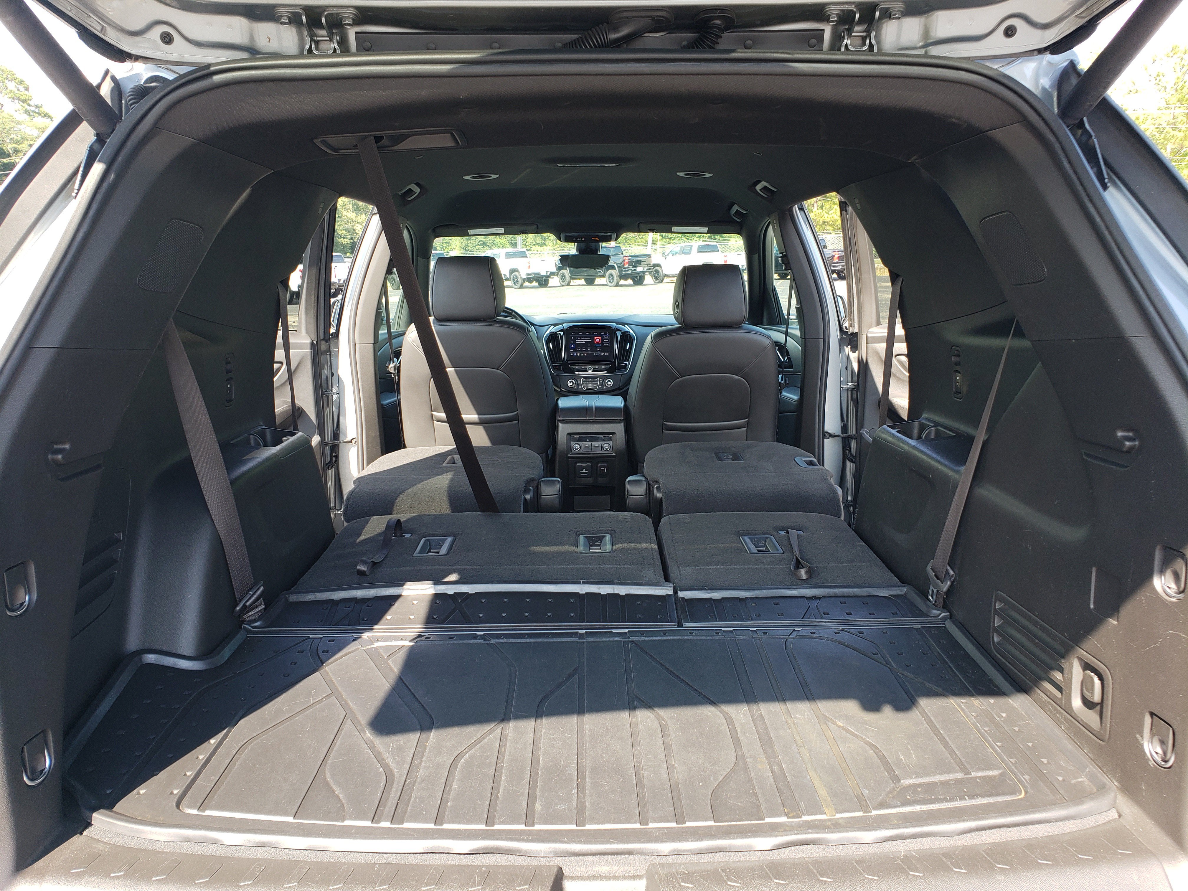Used 2023 Chevrolet Traverse RS w/ LPO, Floor Liner Package FWD image 12