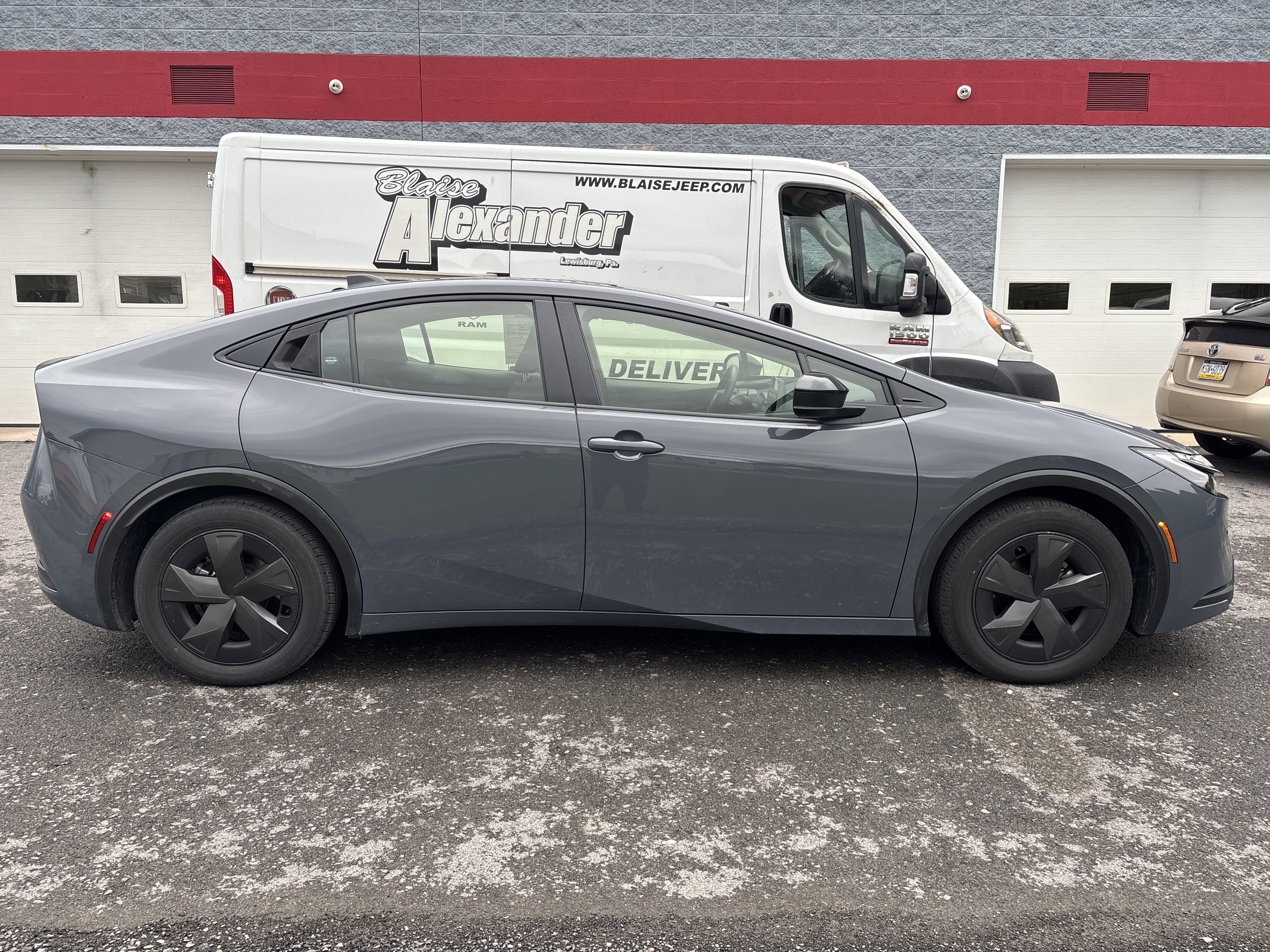 Used 2024 Toyota Prius LE image 2