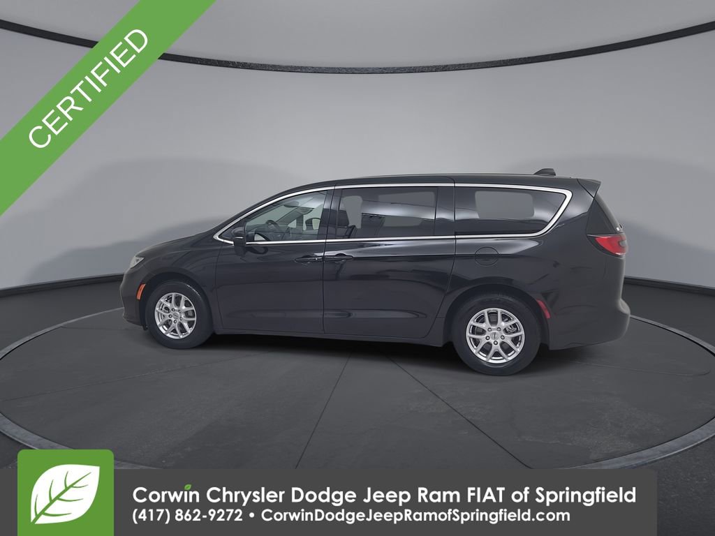 Certified 2023 Chrysler Pacifica Touring-L image 11