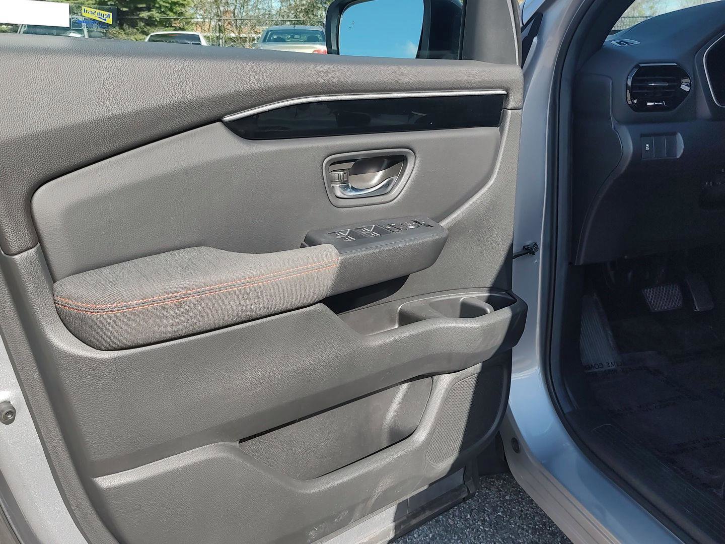 Used 2024 Honda Pilot Sport image 18