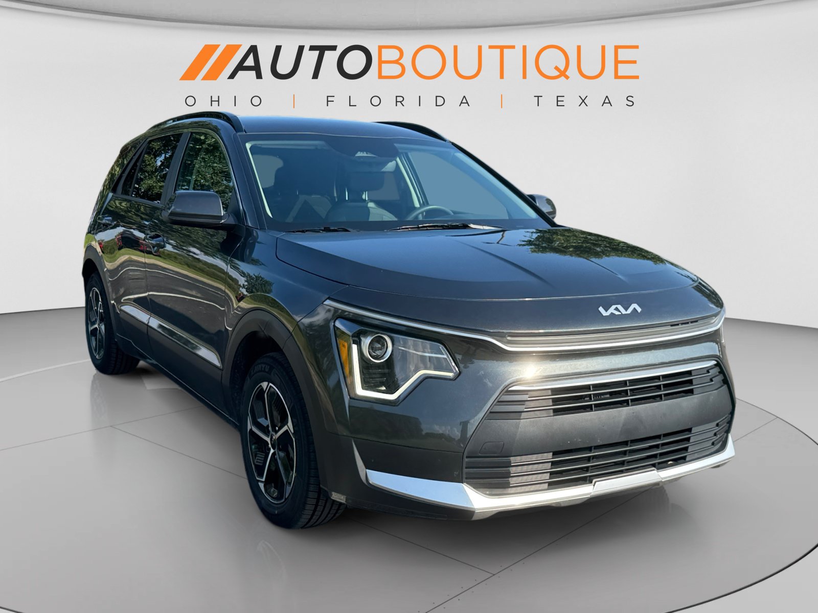 Used 2025 Kia Niro LX FWD image 11
