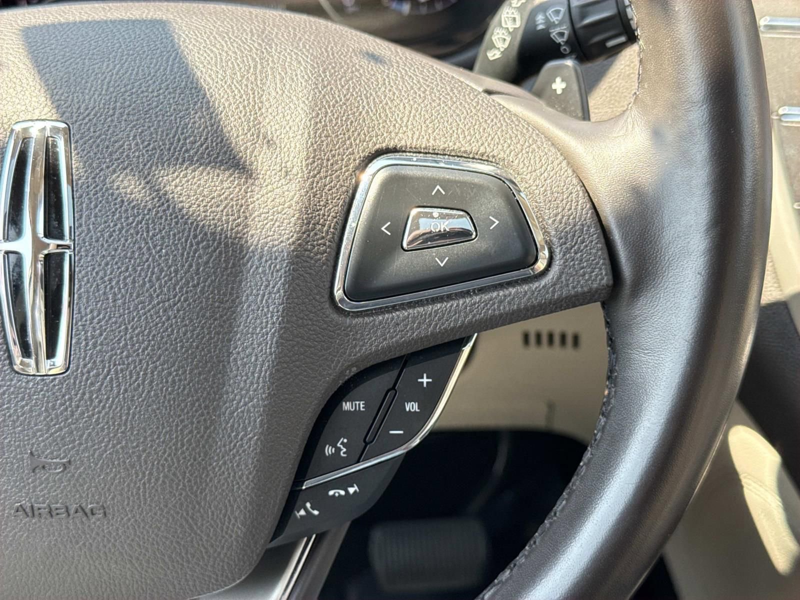 Used 2019 Lincoln MKC Select w/ Select Plus Package AWD/4WD image 14