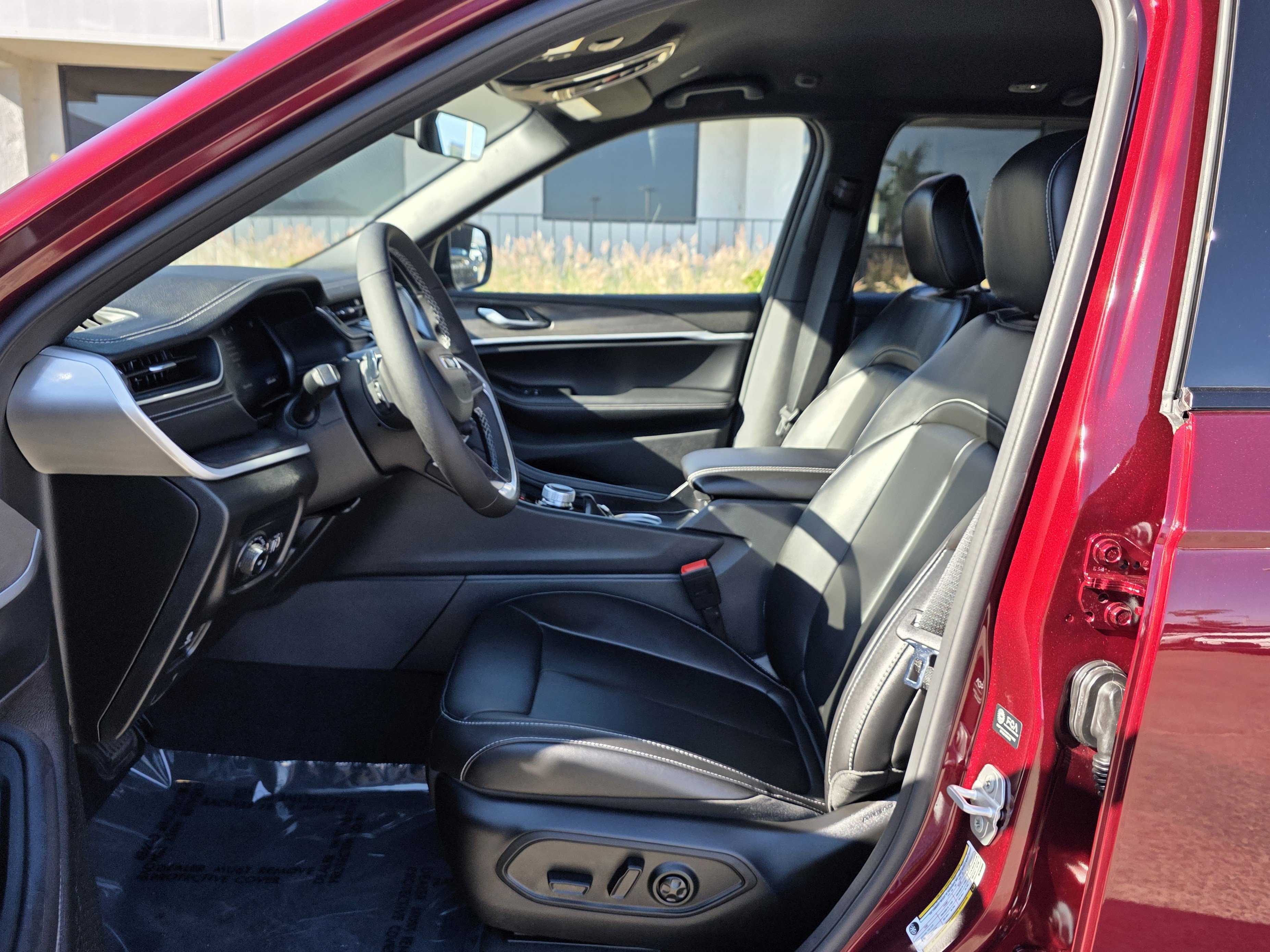 New 2025 Jeep Grand Cherokee Limited image 12