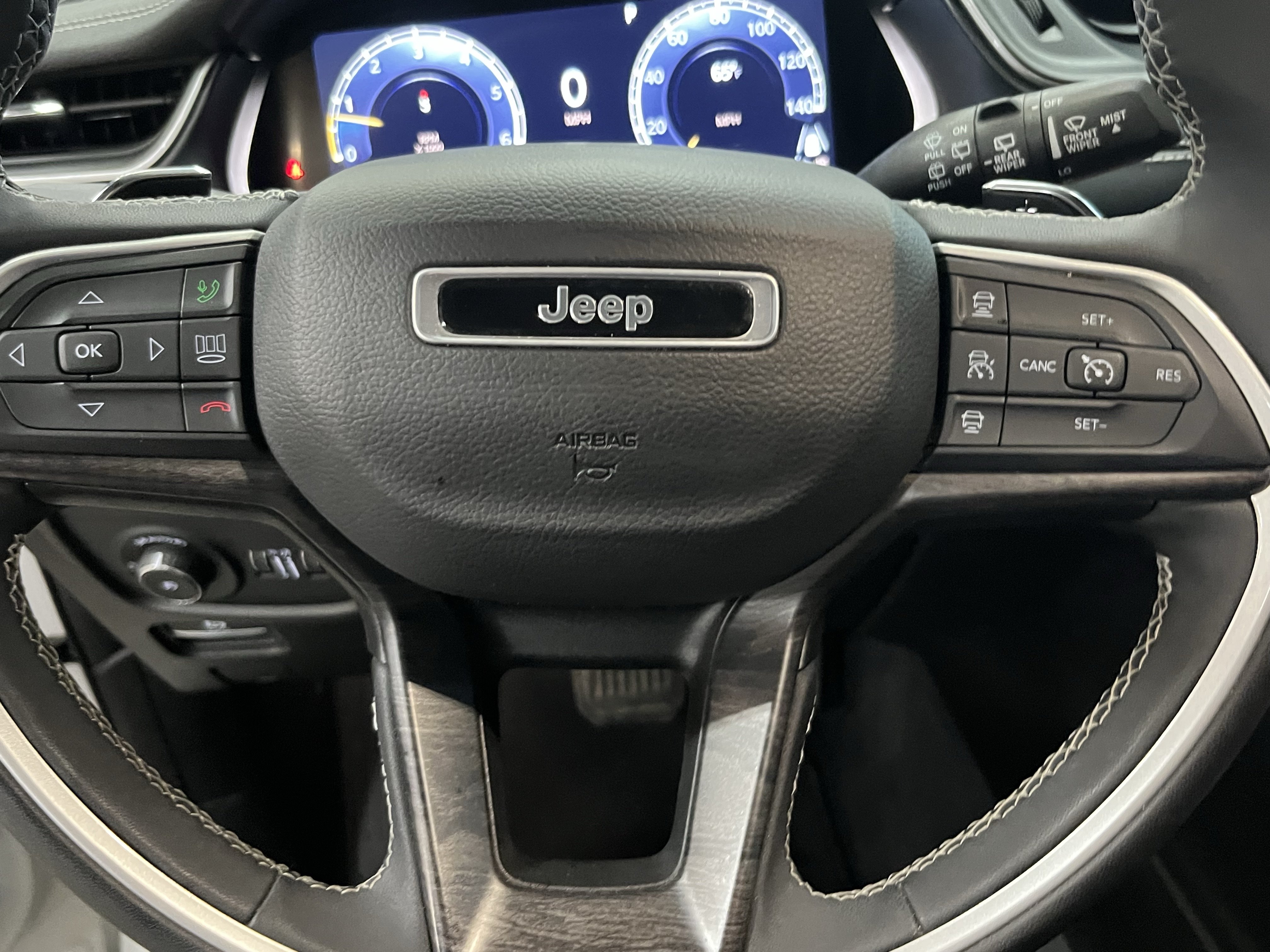Used 2023 Jeep Grand Cherokee Limited w/ Luxury Tech Group II AWD/4WD image 21