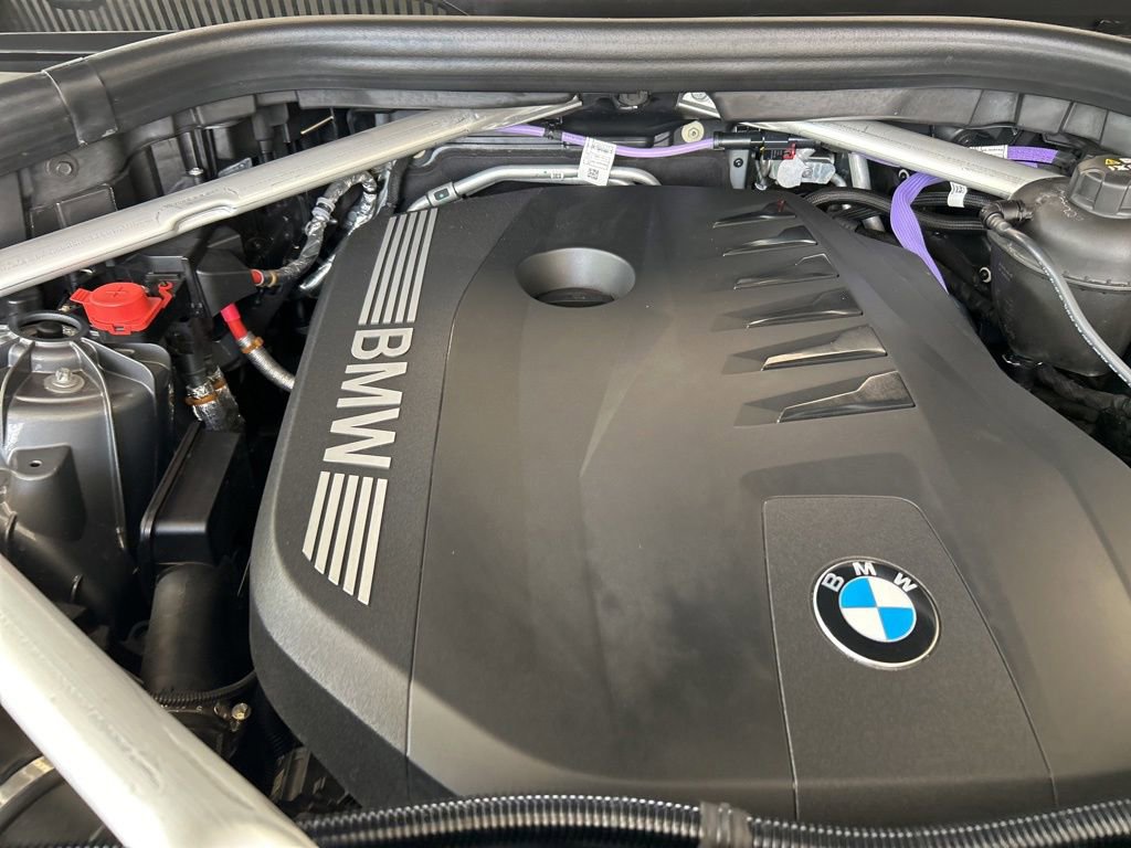 Used 2025 BMW X5 xDrive40i w/ M Sport Package image 11