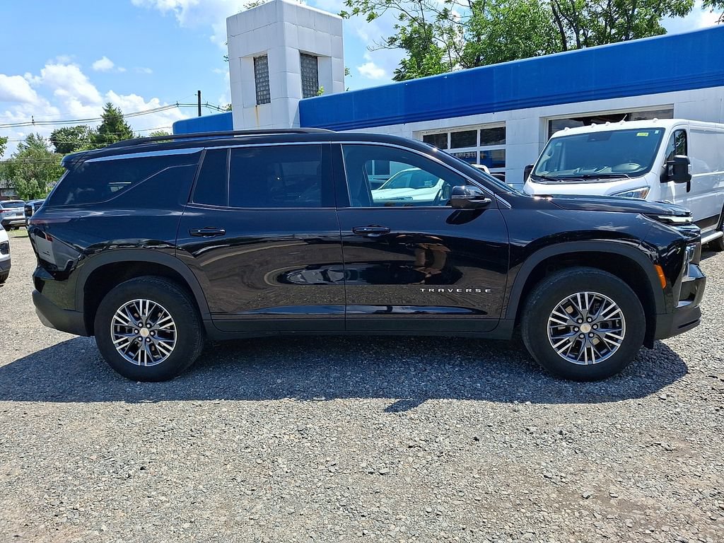 Used 2024 Chevrolet Traverse LT FWD image 9