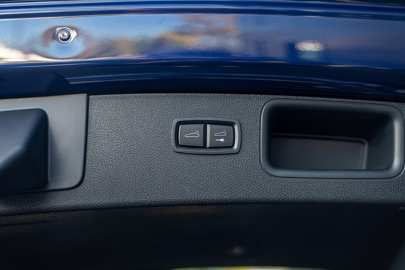Certified 2025 Porsche Macan AWD/4WD image 23