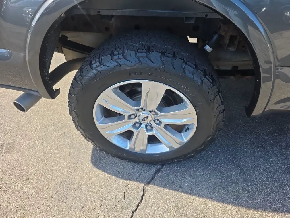 Used 2018 Ford F150 XLT w/ Equipment Group 302A Luxury AWD/4WD image 15