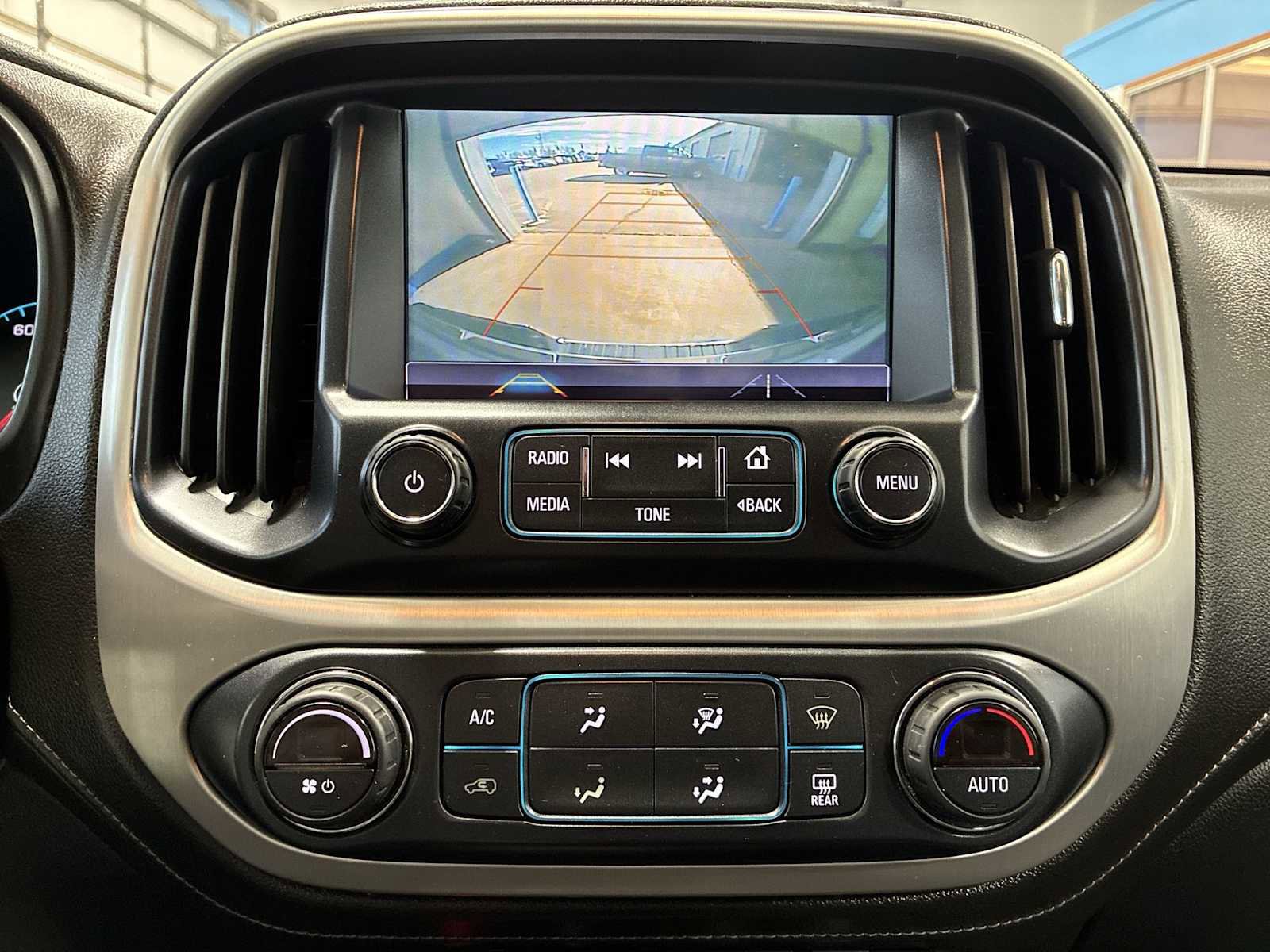 Used 2018 GMC Canyon SLT image 23