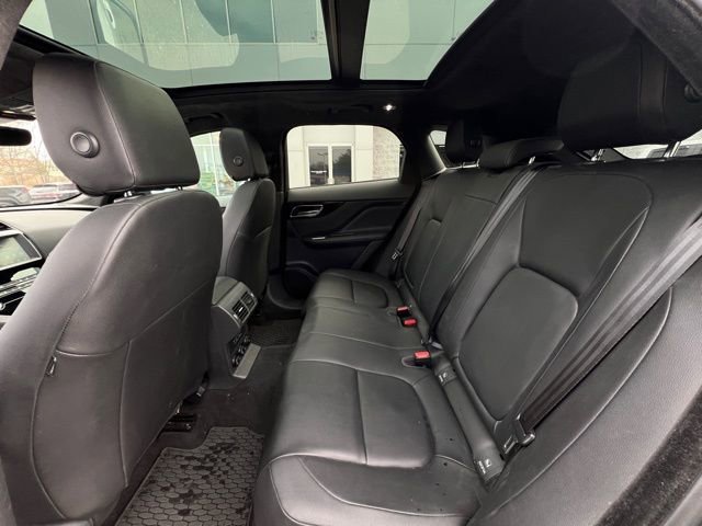 Used 2019 Jaguar F-PACE Premium image 24