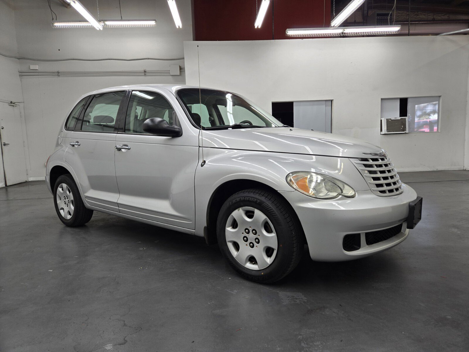 Used 2009 Chrysler PT Cruiser FWD image 4