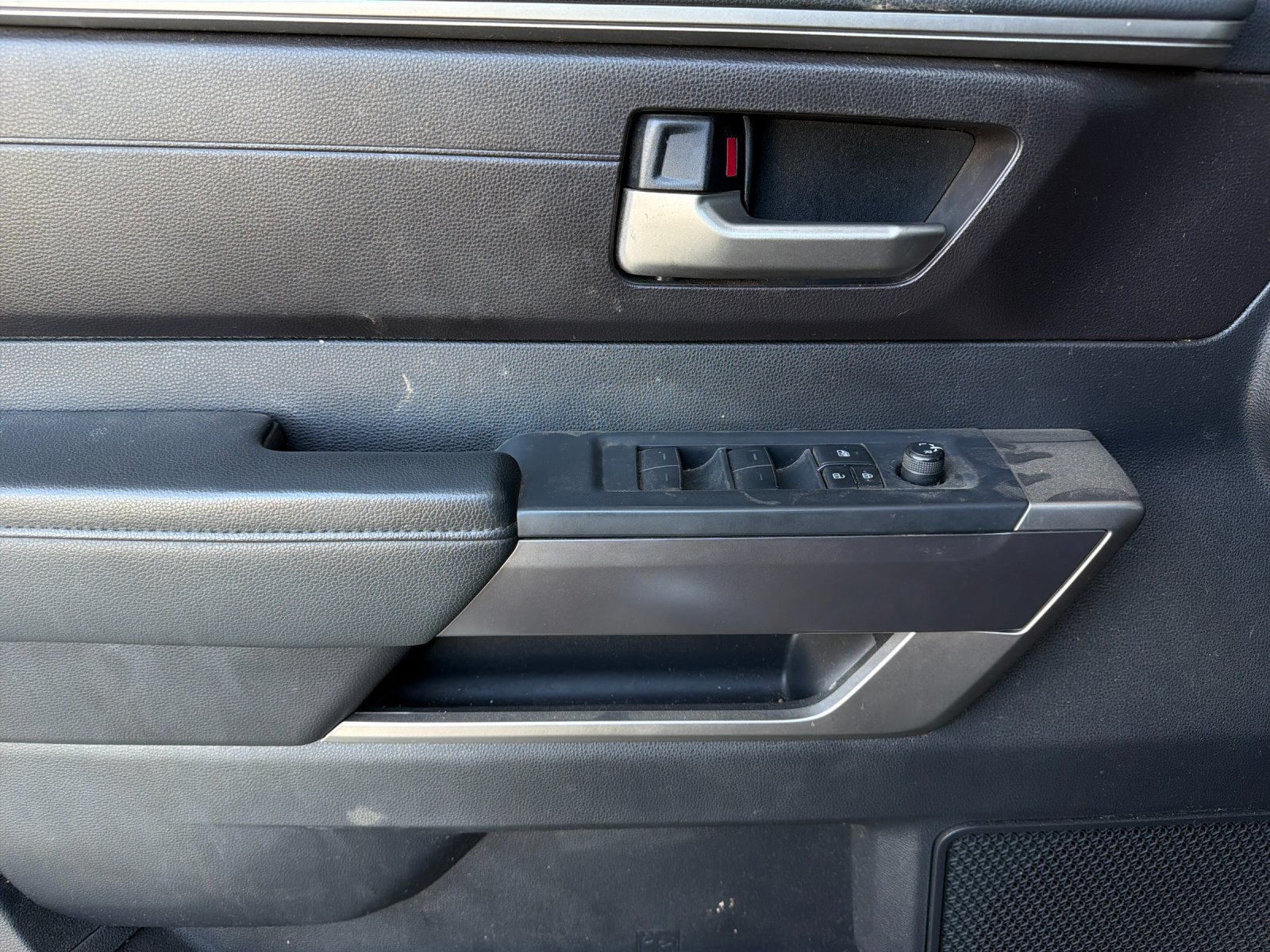 Used 2022 Toyota Tundra SR5 w/ Convenience Package RWD image 10