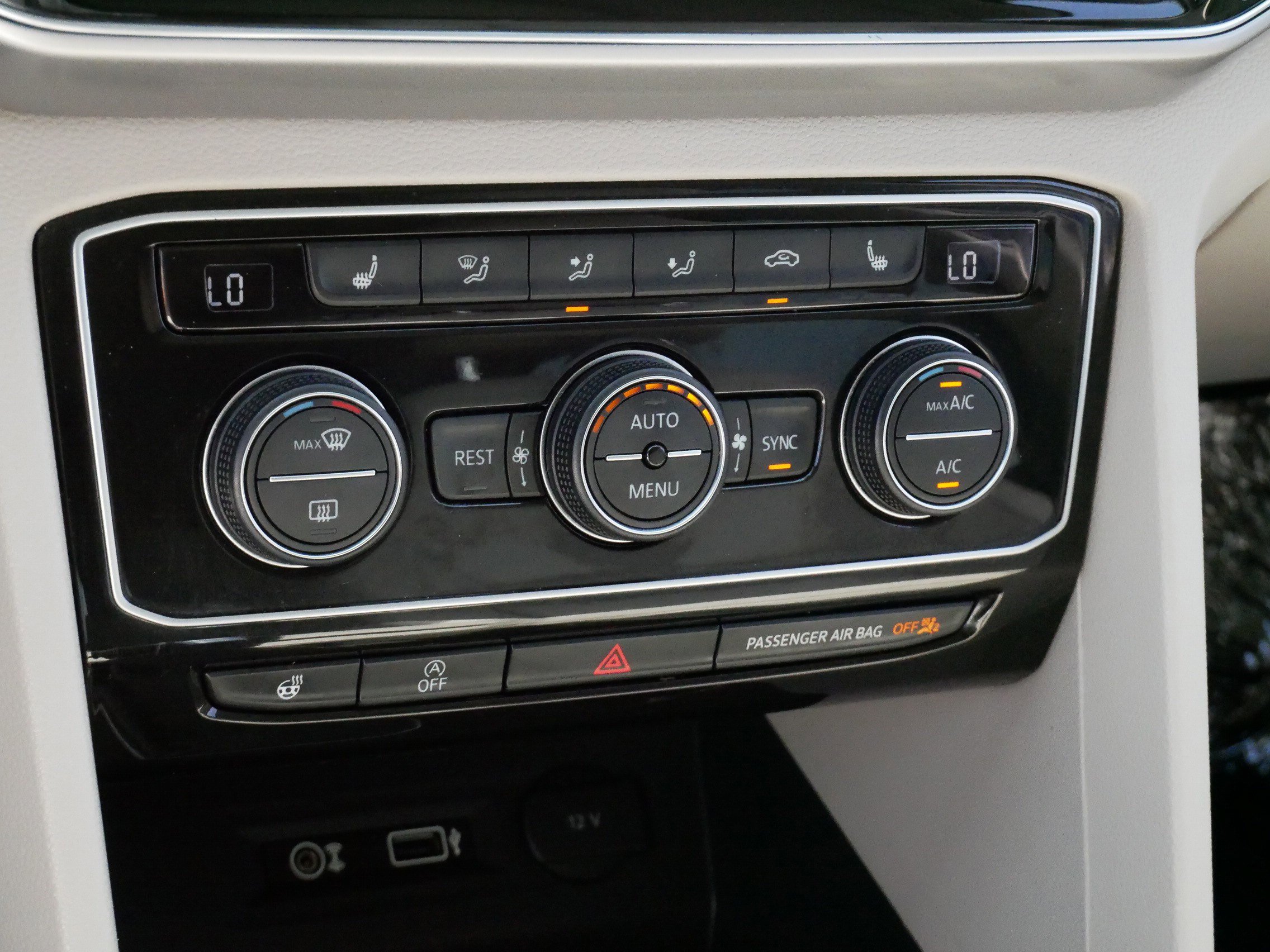 Used 2019 Volkswagen Atlas SEL AWD/4WD image 23