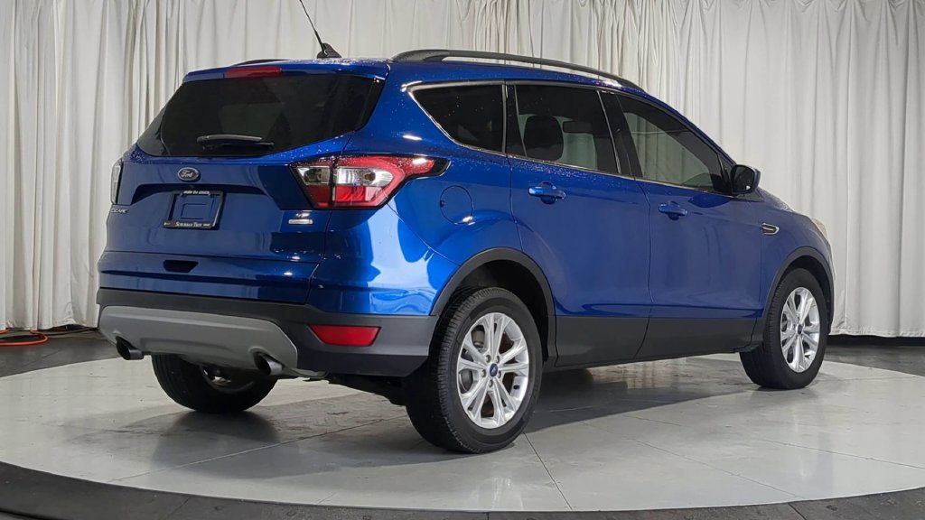 Used 2018 Ford Escape SE w/ Ford Safe & Smart Package FWD image 10