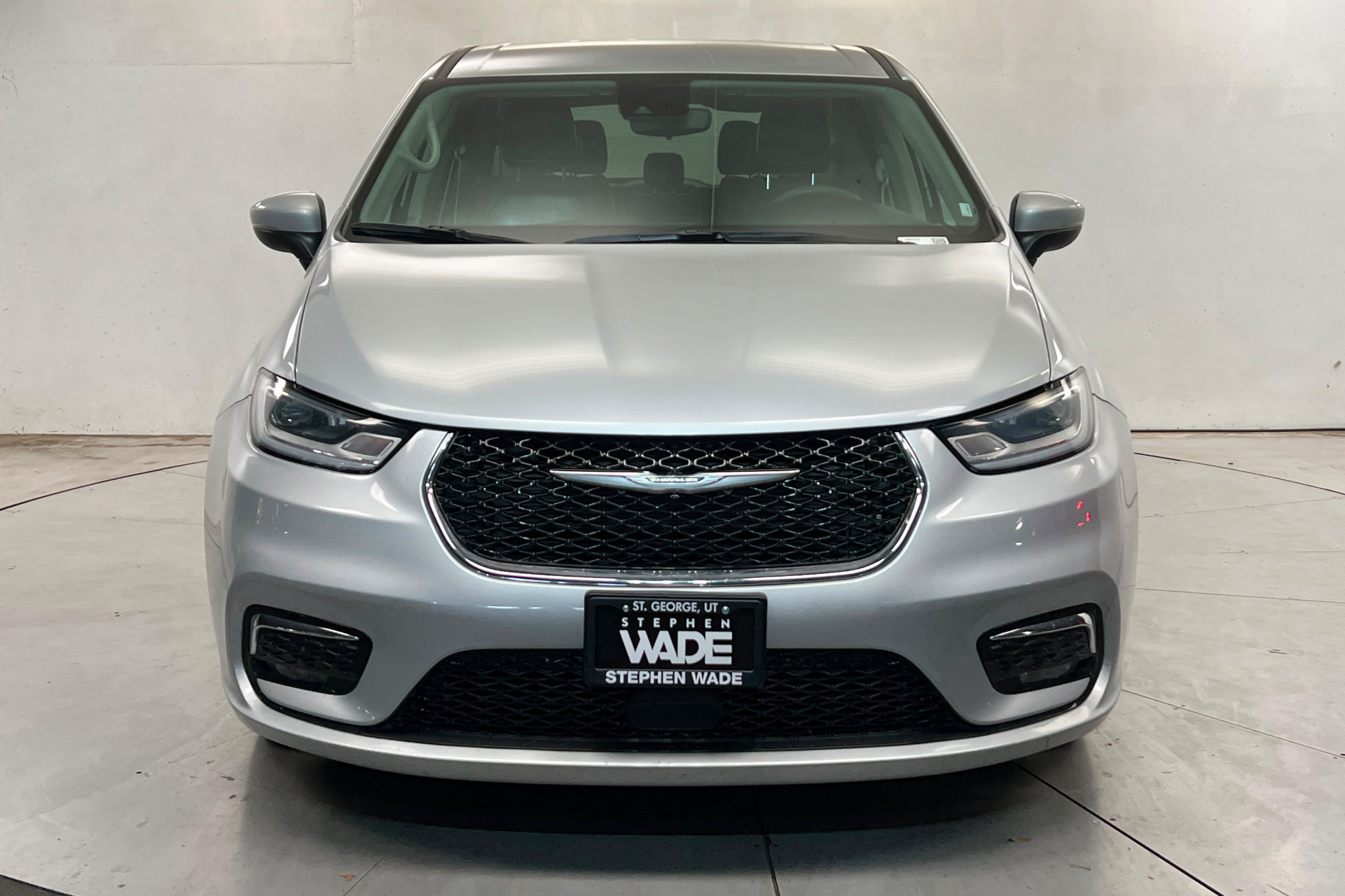 Used 2023 Chrysler Pacifica Touring-L FWD image 8