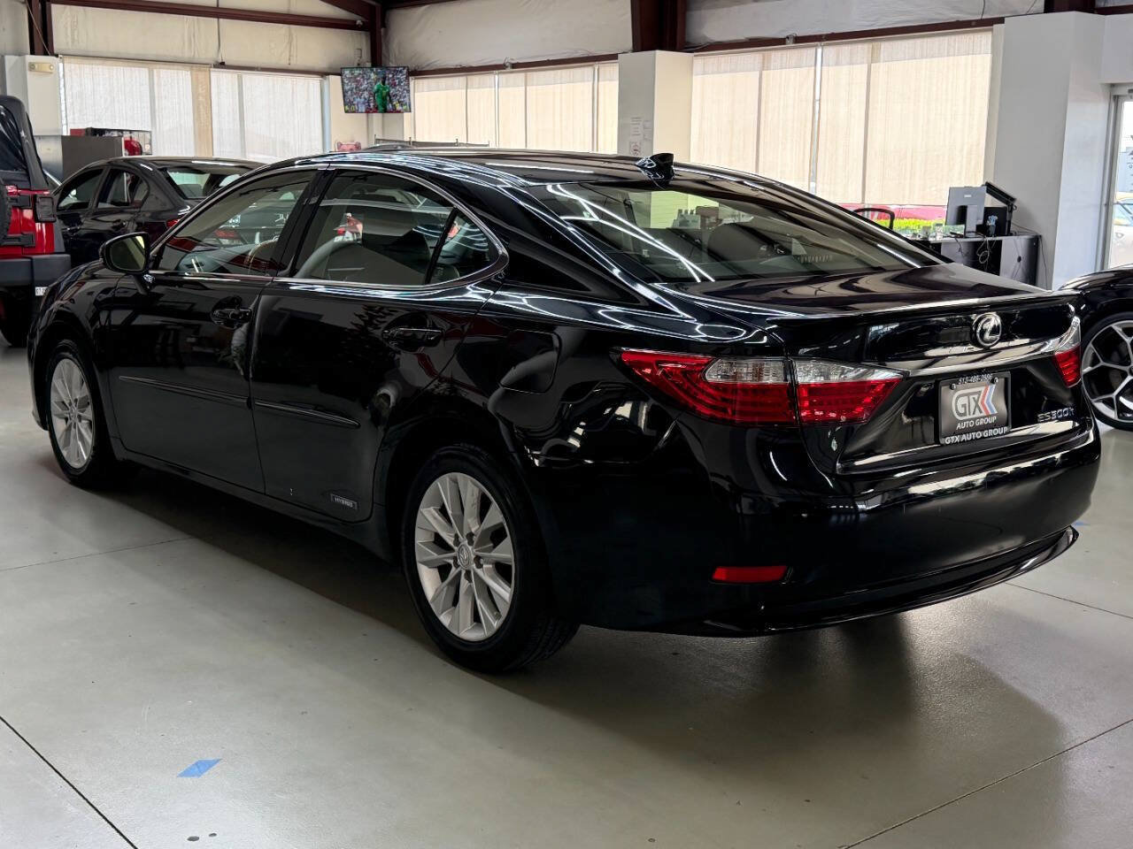 Used 2015 Lexus ES 300h w/ Navigation System Package FWD image 4