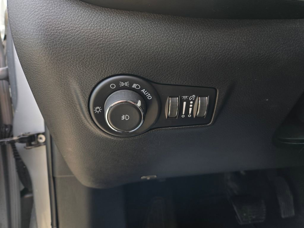 Used 2024 Jeep Compass Latitude AWD/4WD image 13