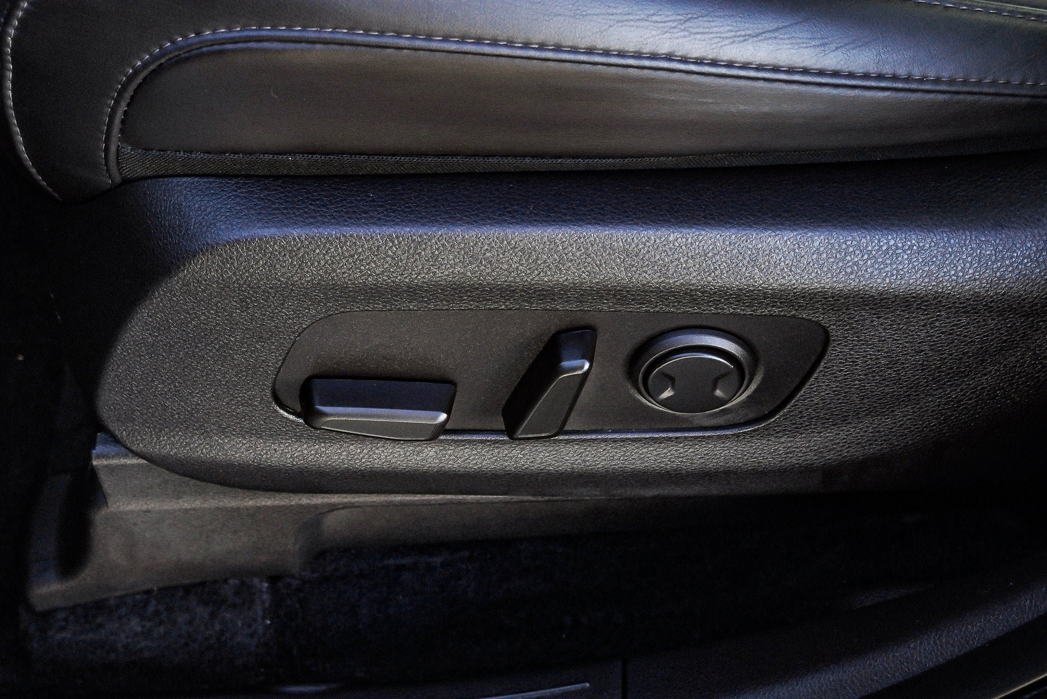 Used 2024 Kia Carnival LX FWD image 17
