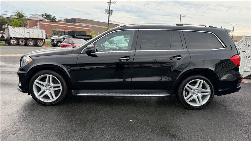 Used 2016 Mercedes-Benz GL 550 4MATIC image 3