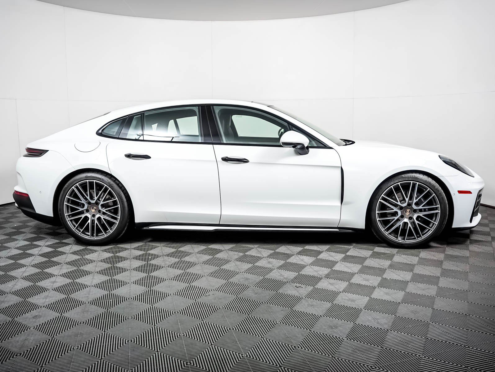 Certified 2024 Porsche Panamera RWD image 9
