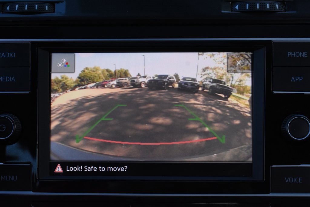 Used 2021 Volkswagen Golf 4-Door image 42