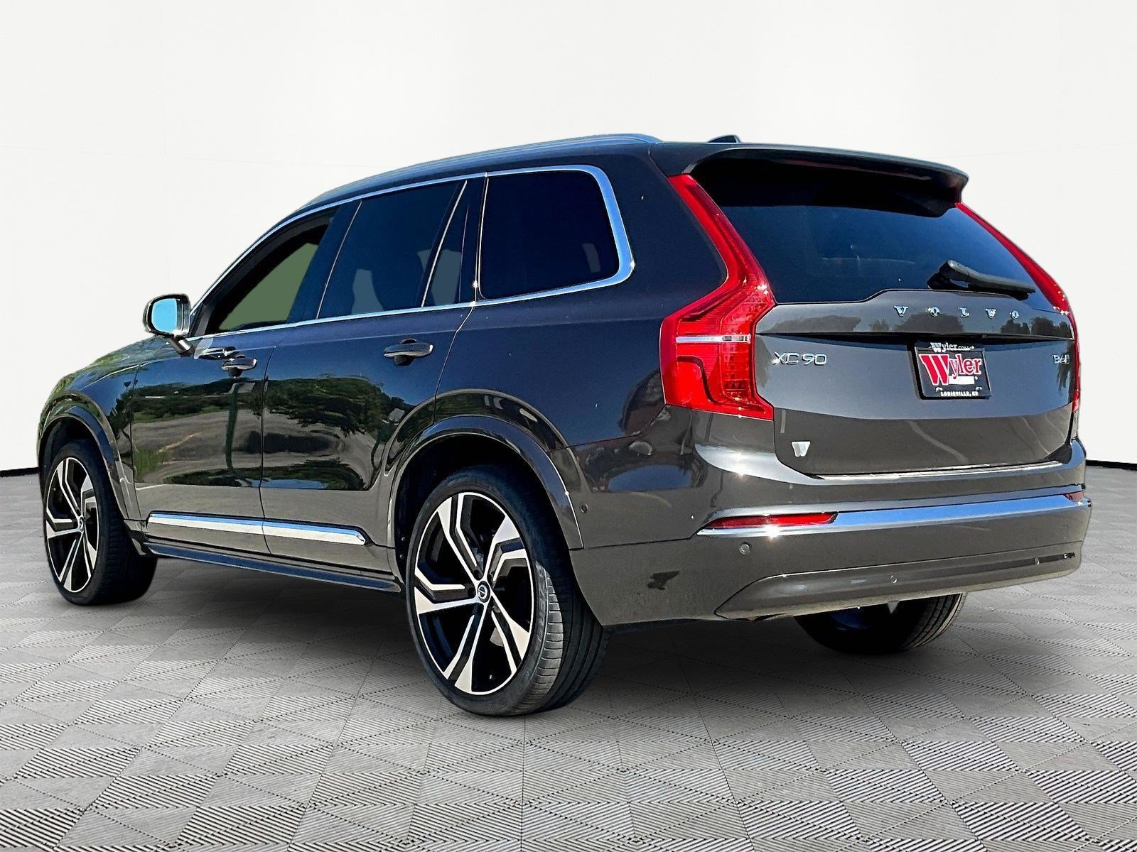 Used 2024 Volvo XC90 B6 Ultimate w/ Protection Package Premier AWD/4WD image 4