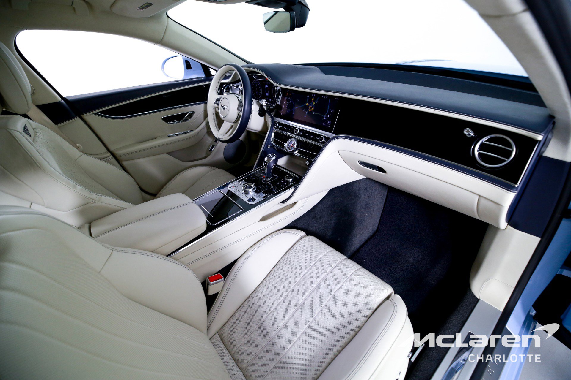 Used 2022 Bentley Flying Spur V8 image 27