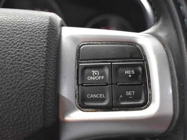 Used 2013 Dodge Avenger SXT image 21