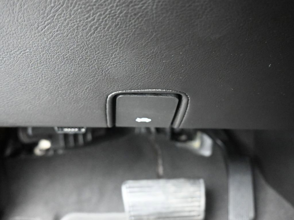 Used 2017 Cadillac Escalade Premium Luxury image 31