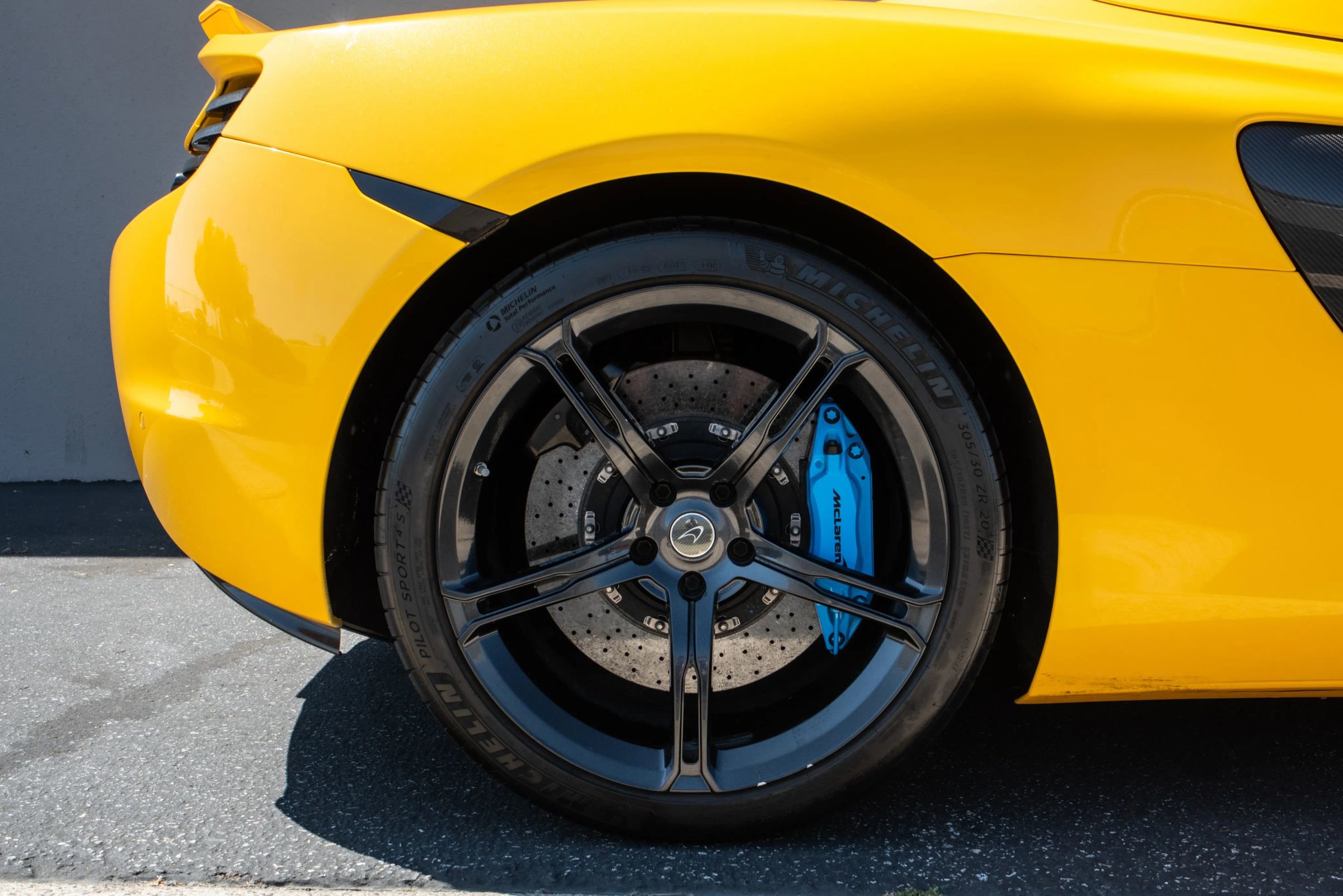 Used 2015 McLaren 650S Spider image 36