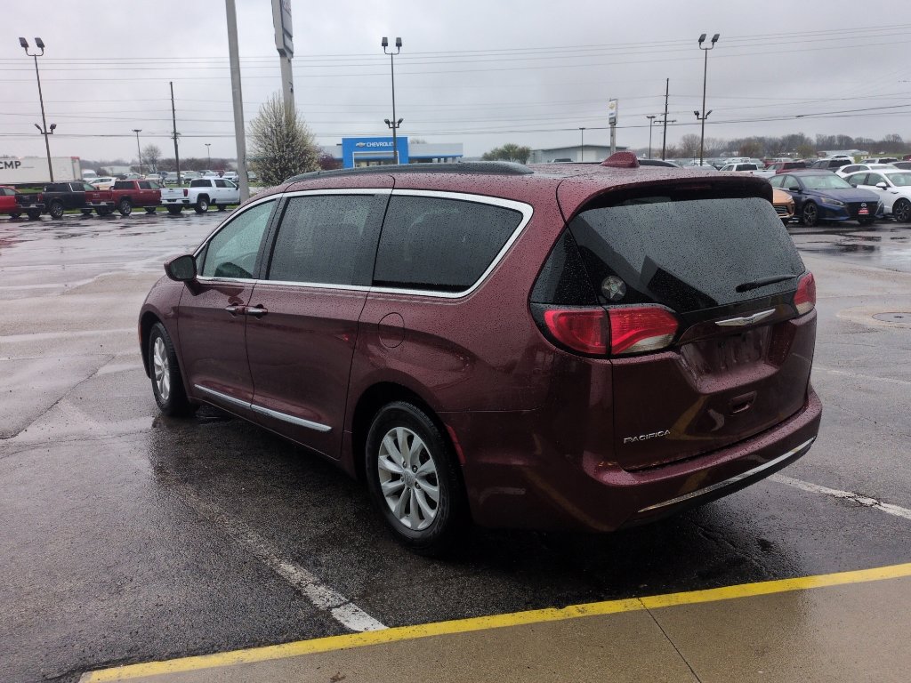 Used 2017 Chrysler Pacifica Touring-L image 8