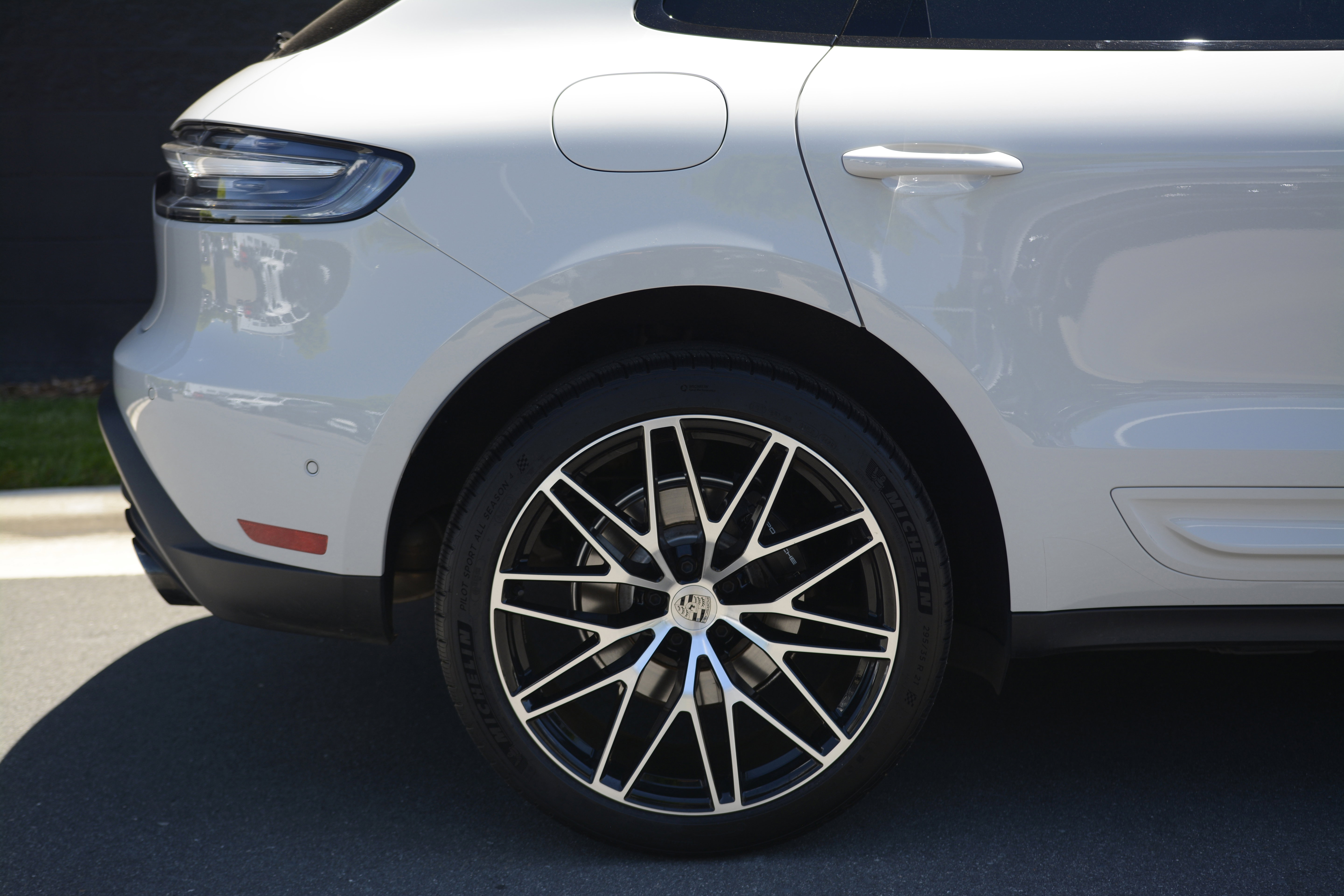 Certified 2026 Porsche Macan AWD/4WD image 40