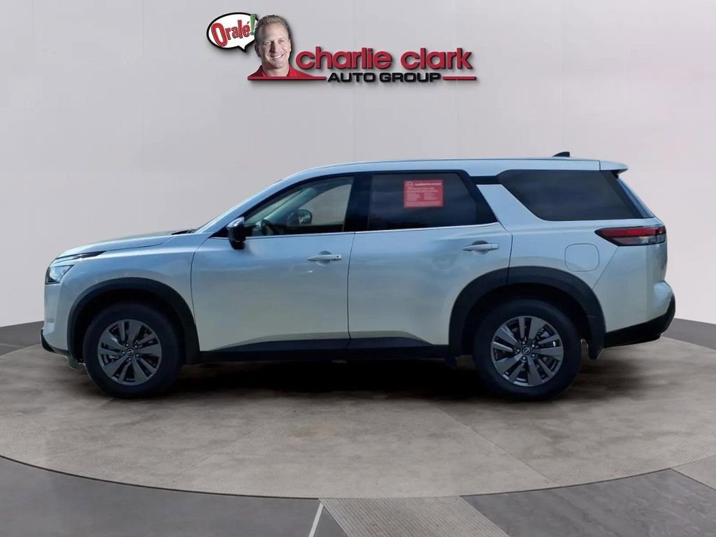 Used 2024 Nissan Pathfinder S FWD image 2