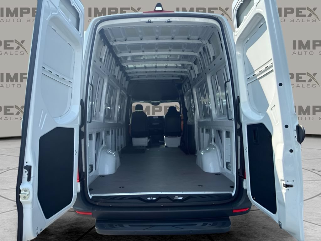 Used 2023 Mercedes-Benz Sprinter 2500 image 17