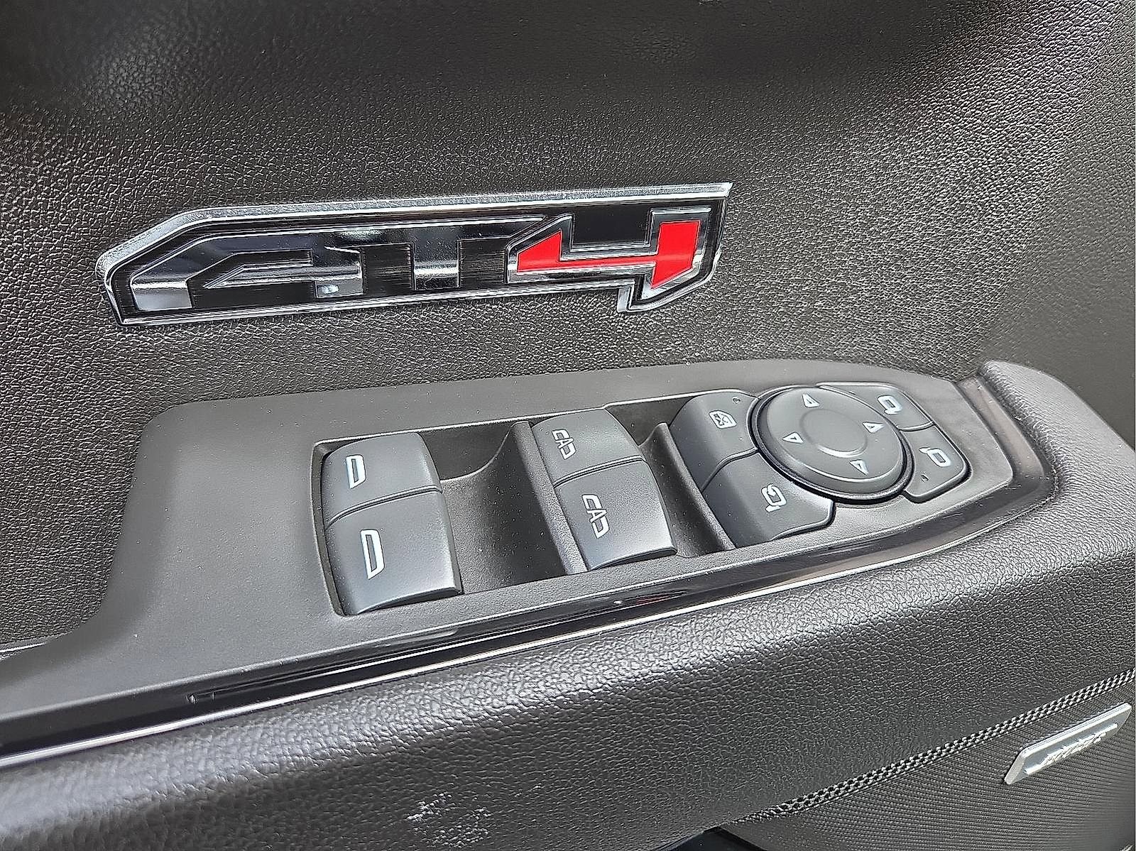 Used 2025 GMC Sierra 1500 AT4 w/ AT4 Premium Package AWD/4WD image 15