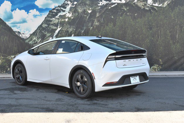 New 2026 Toyota Prius Plug-In Hybrid FWD image 3