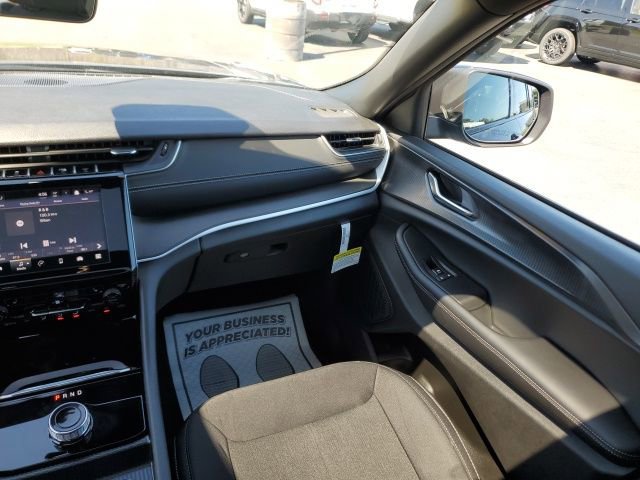 Used 2025 Jeep Grand Cherokee L Laredo w/ Luxury Tech Group I AWD/4WD image 16