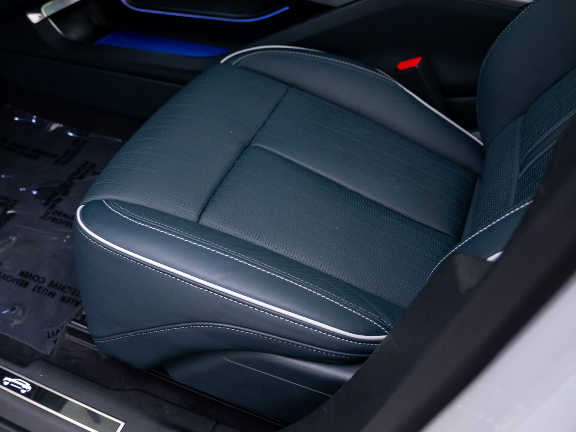 Certified 2025 Cadillac Lyriq Sport w/ Nappa Leather Package image 20