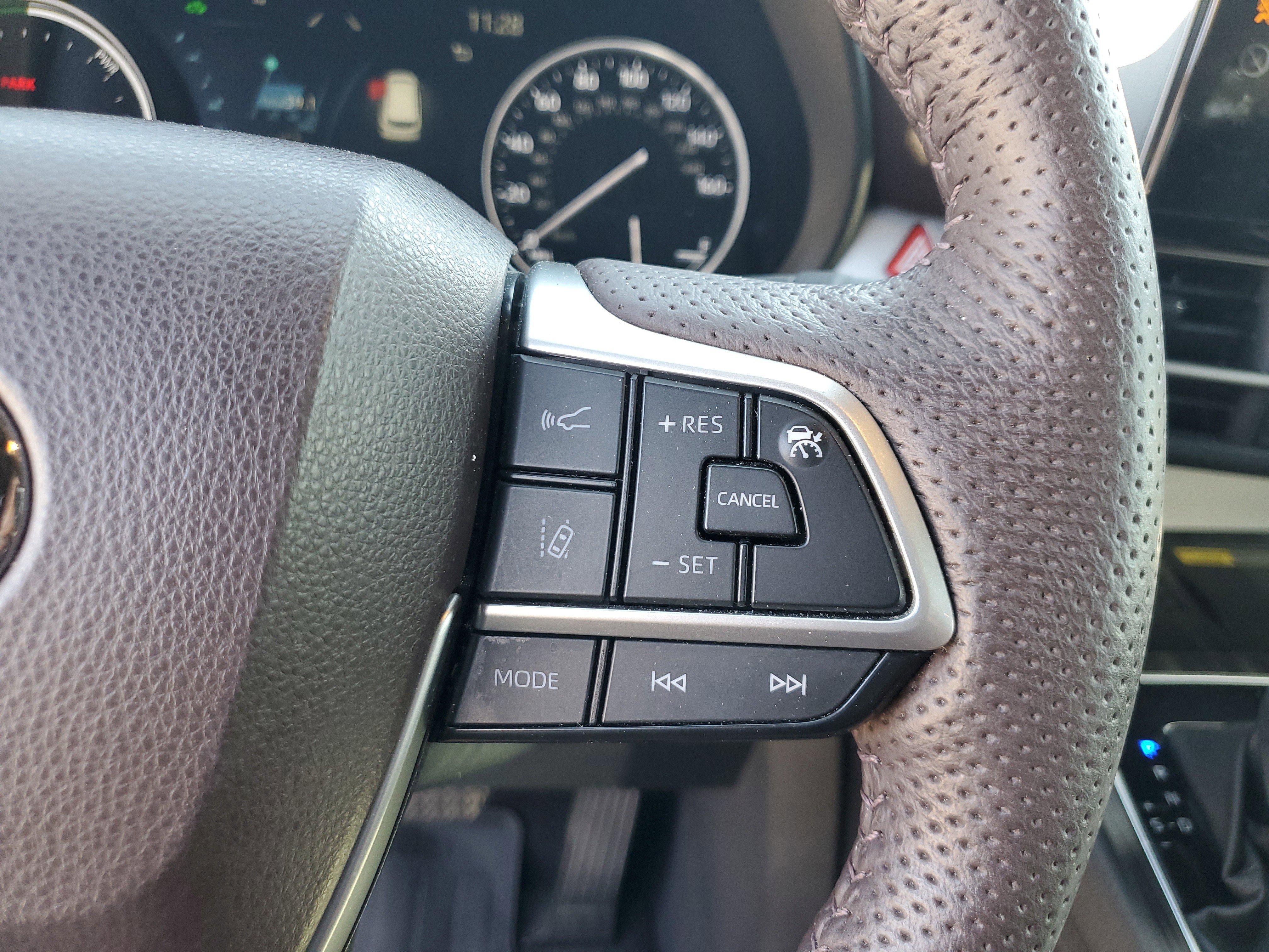 Used 2023 Toyota Sienna Platinum image 27