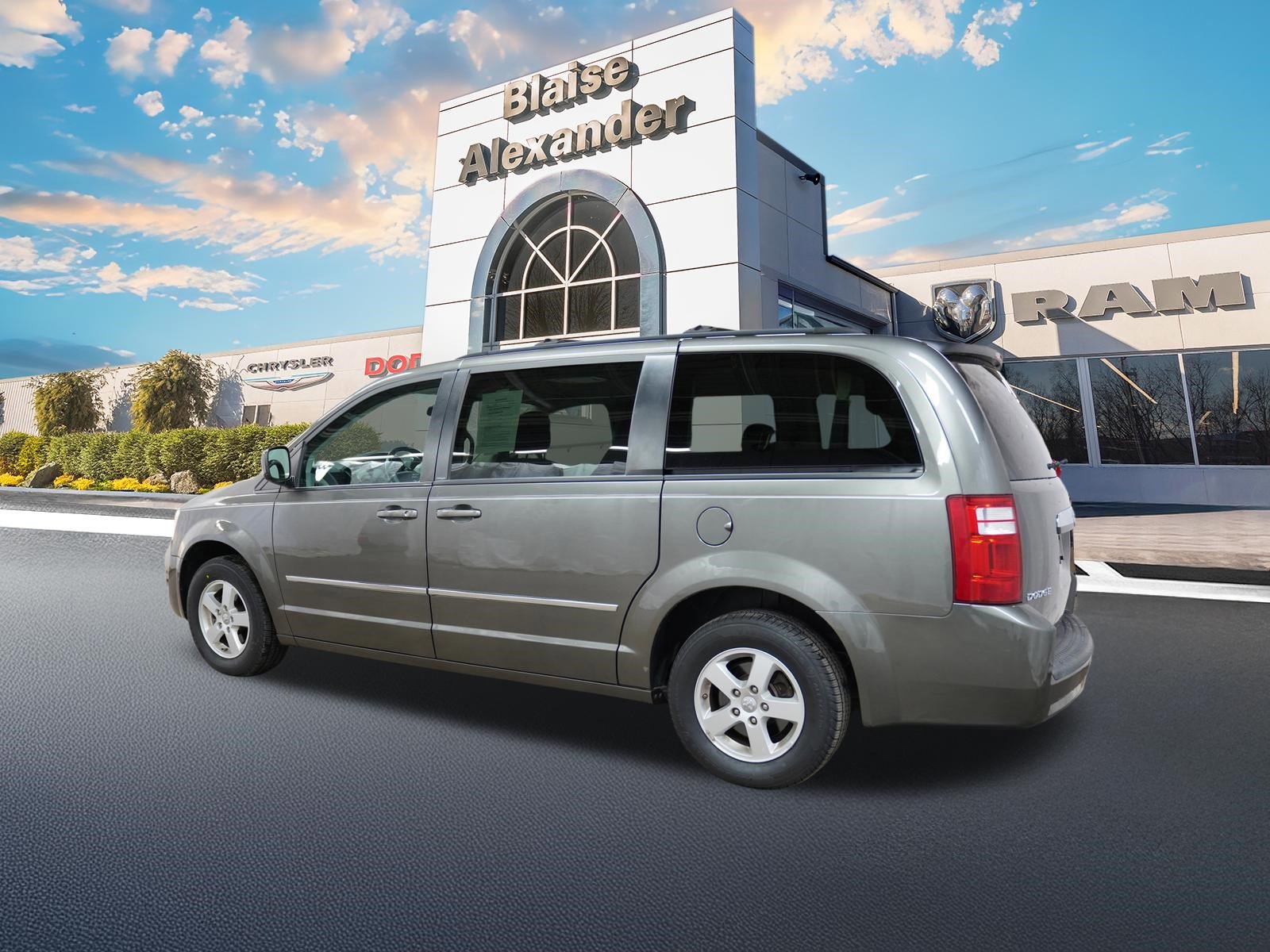 Used 2010 Dodge Grand Caravan SXT FWD image 9