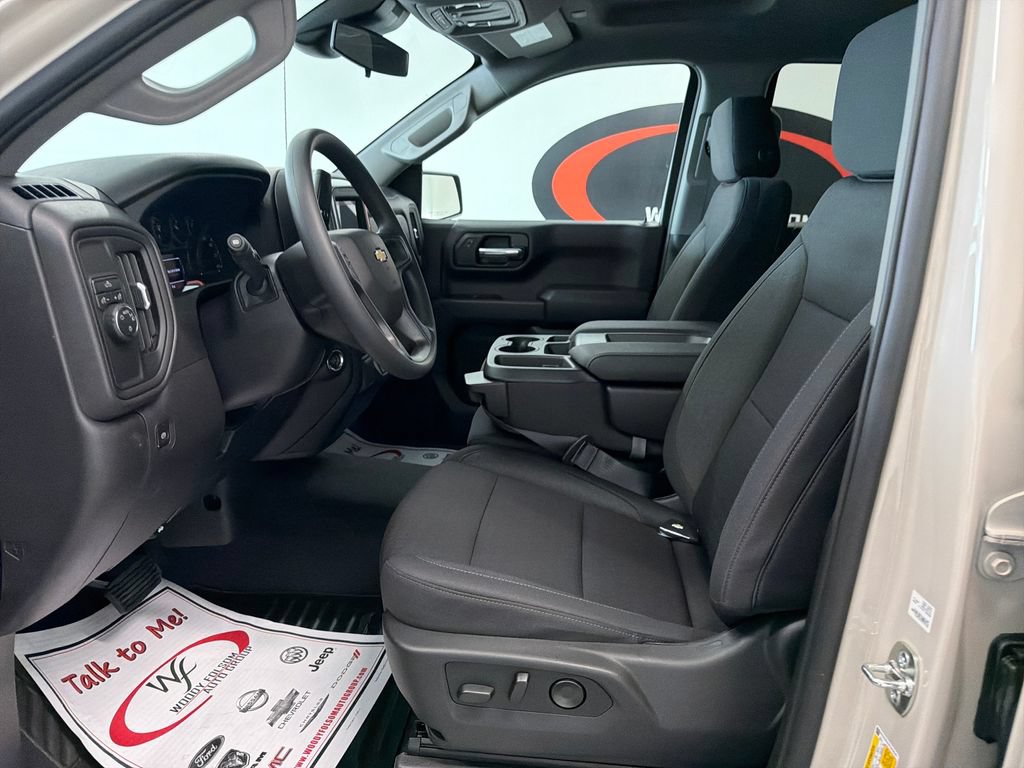 New 2026 Chevrolet Silverado 1500 Custom w/ LPO, Dark Essentials Package RWD image 9